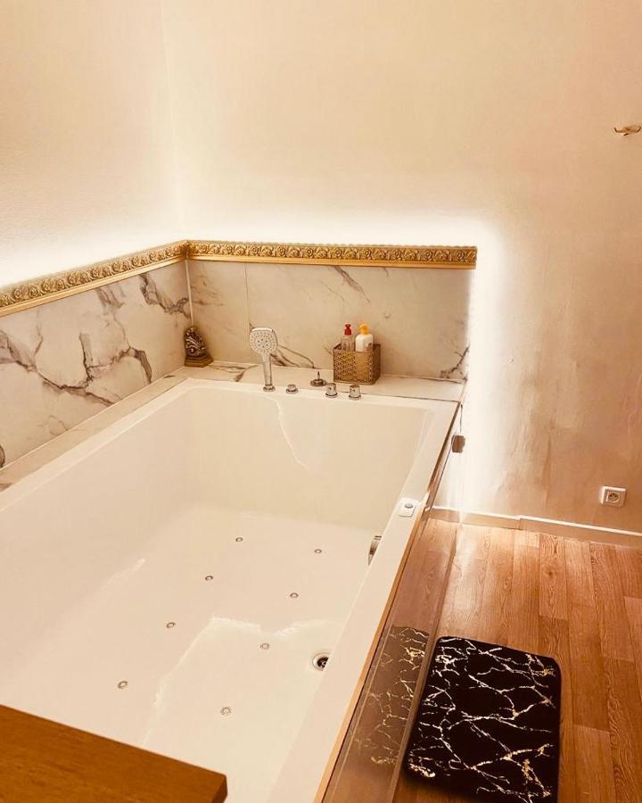 باريس Jacuzzi Love Room المظهر الخارجي الصورة