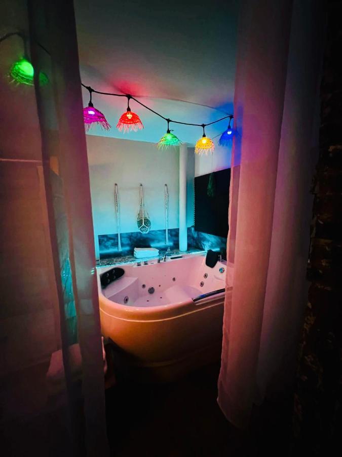 باريس Jacuzzi Love Room المظهر الخارجي الصورة