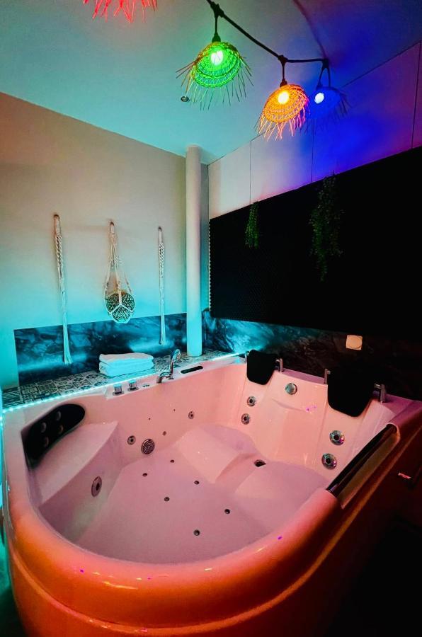 باريس Jacuzzi Love Room المظهر الخارجي الصورة